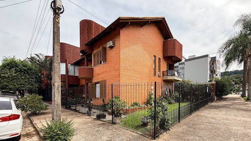 Duplex no Santo Inácio com 3 dormitórios e pátio amplo
