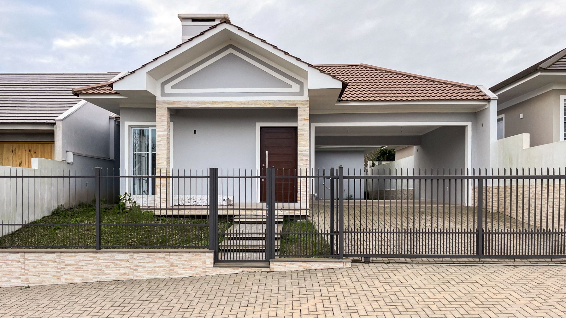 Casa em Linha Santa Cruz com 3 dormitórios, suíte e pátio