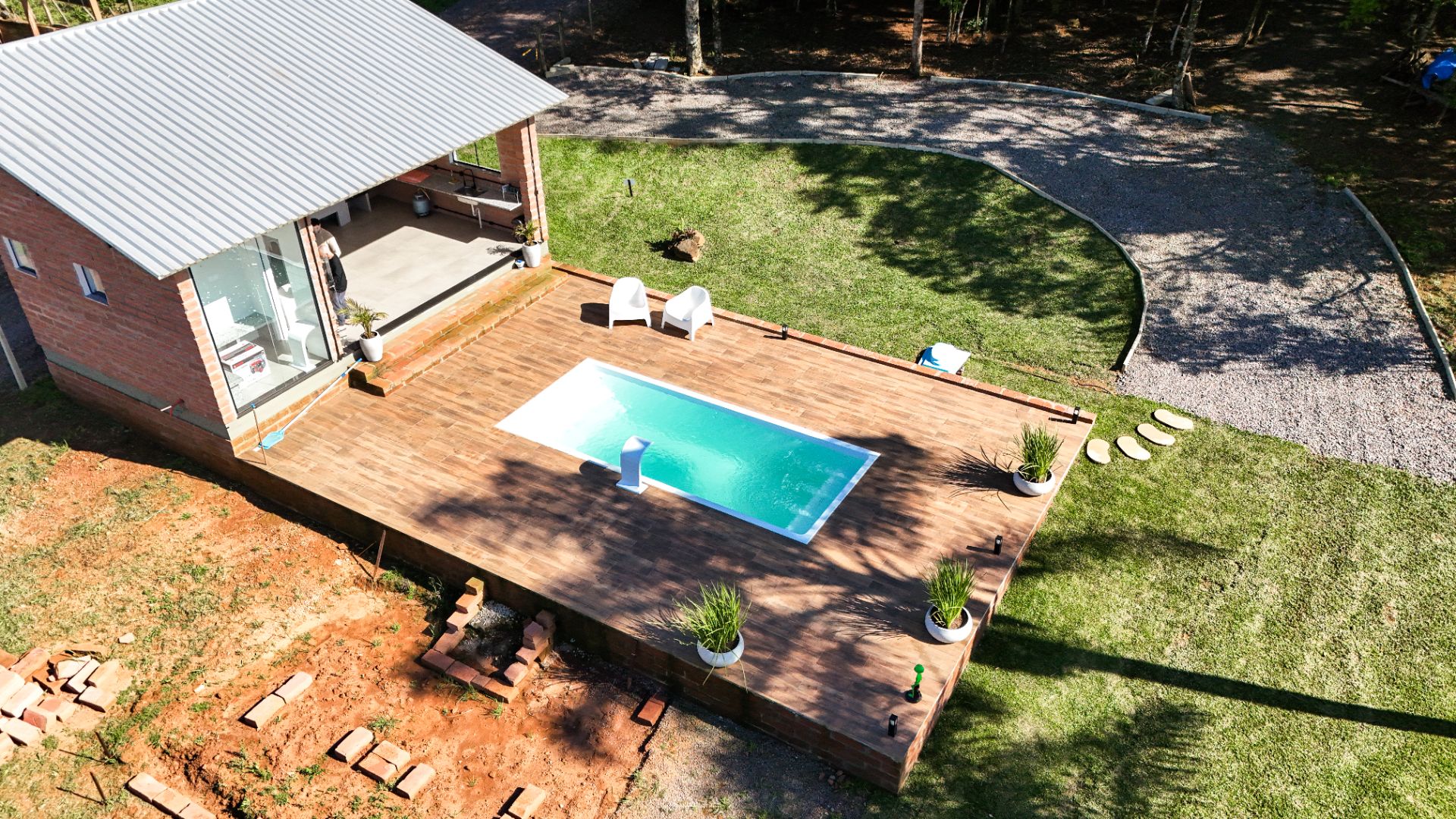 Chácara no Country com 2 dormitórios, suíte, piscina e sauna