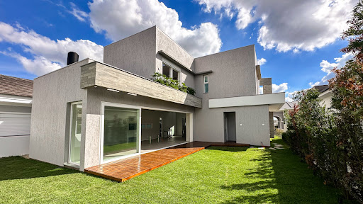 Casa no Serra Azul com 3 Suítes, 5 banheiros e amplo pátio