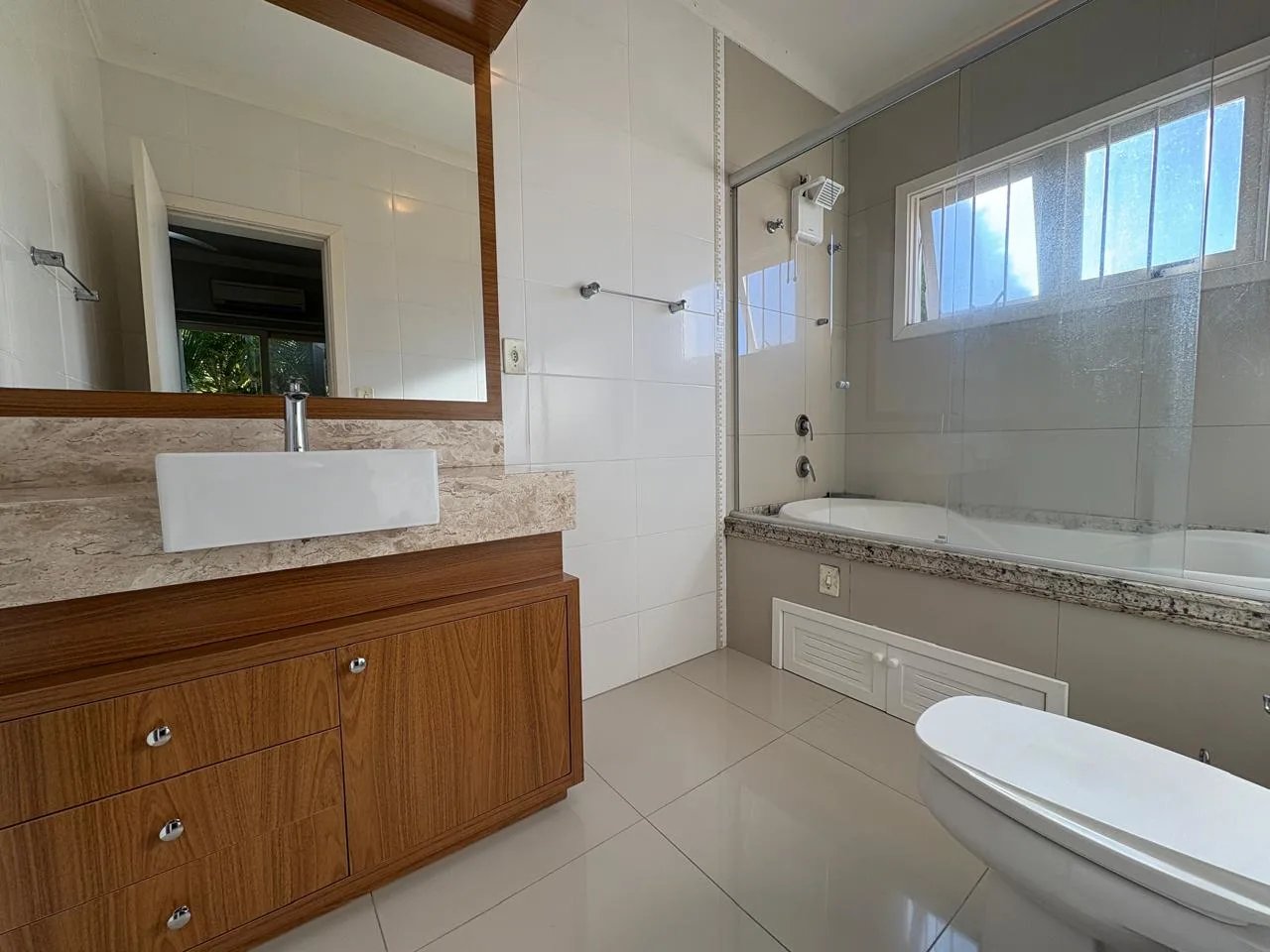 Casa Térrea de 03 Dormitórios C/ 01 Suíte, com Salão de Festas e Piscina  - Foto 14