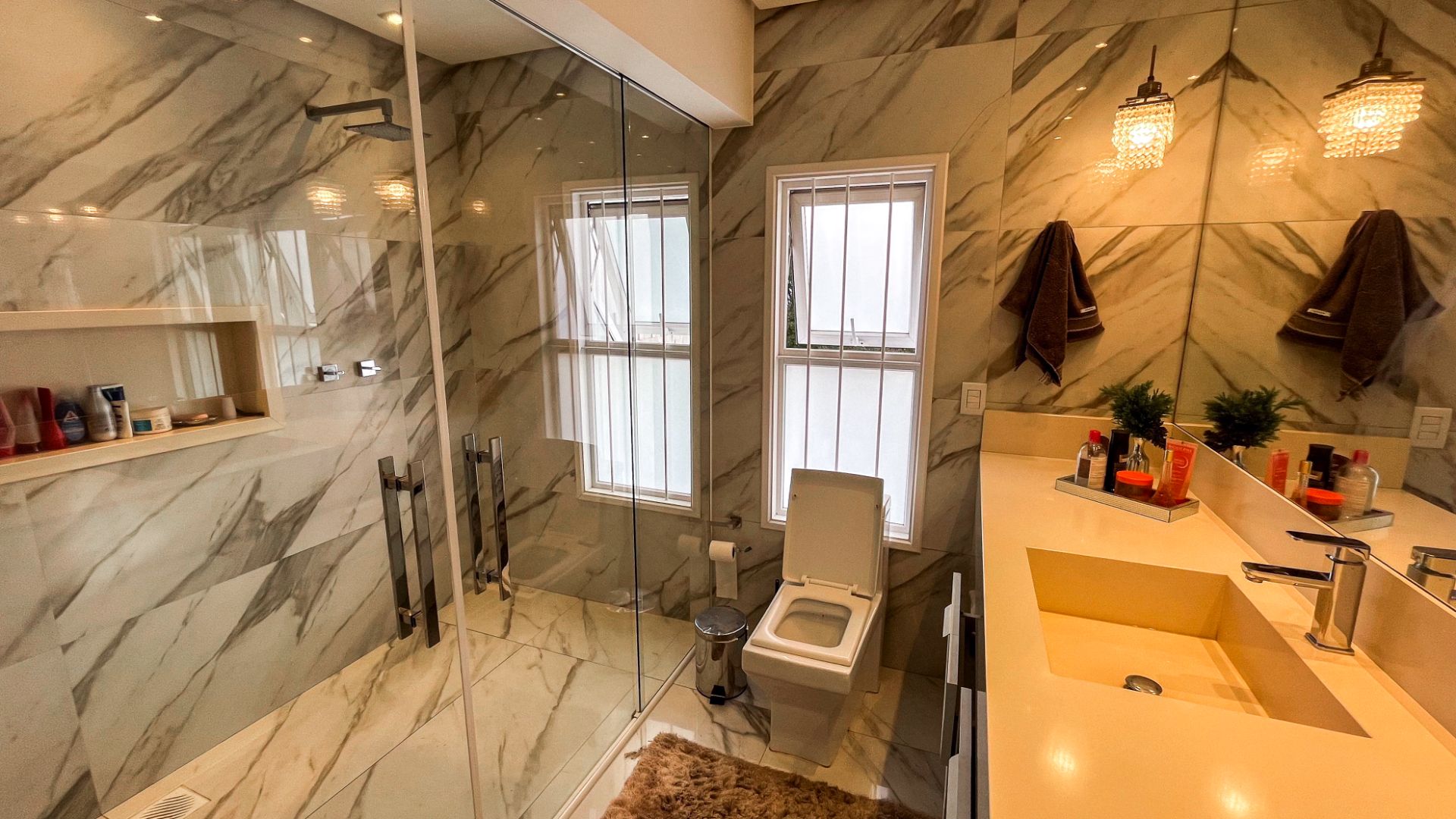 Casa no Goiás com amplo pátio com piscina e 4 dormitórios - Foto 13