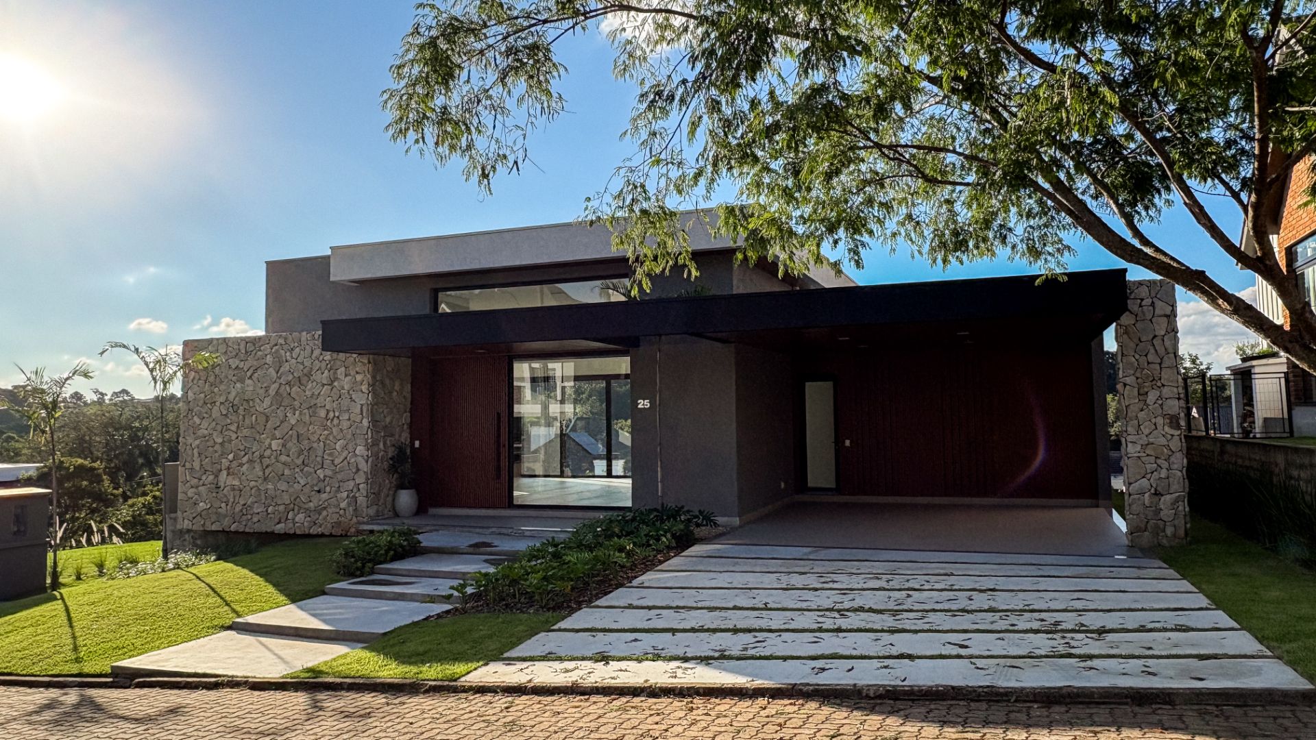 Casa no Condomínio Serra Azul com 3 dormitórios e área gourmet