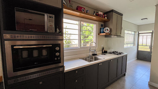 Casa no Centro com 3 dormitórios, Suíte e Piscina - Foto 4