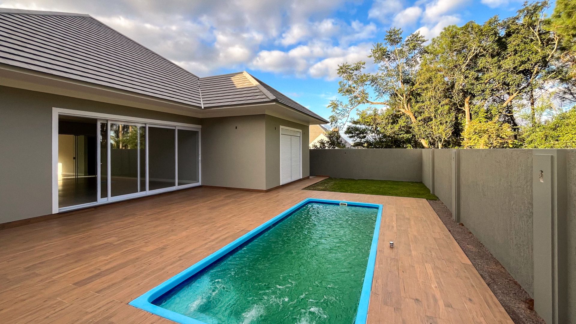 Casa no Royal Country com 3 Dormitórios, Suíte e Piscina. - Foto 3