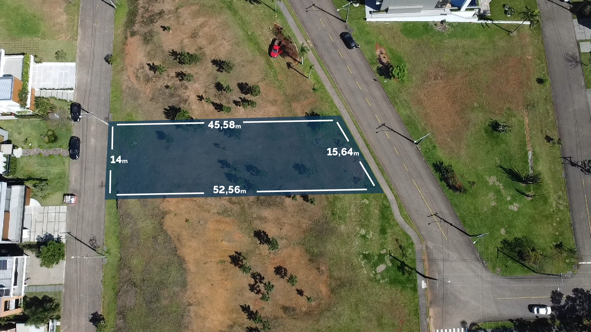 Terreno no Condomínio Serra Azul com 727 m²