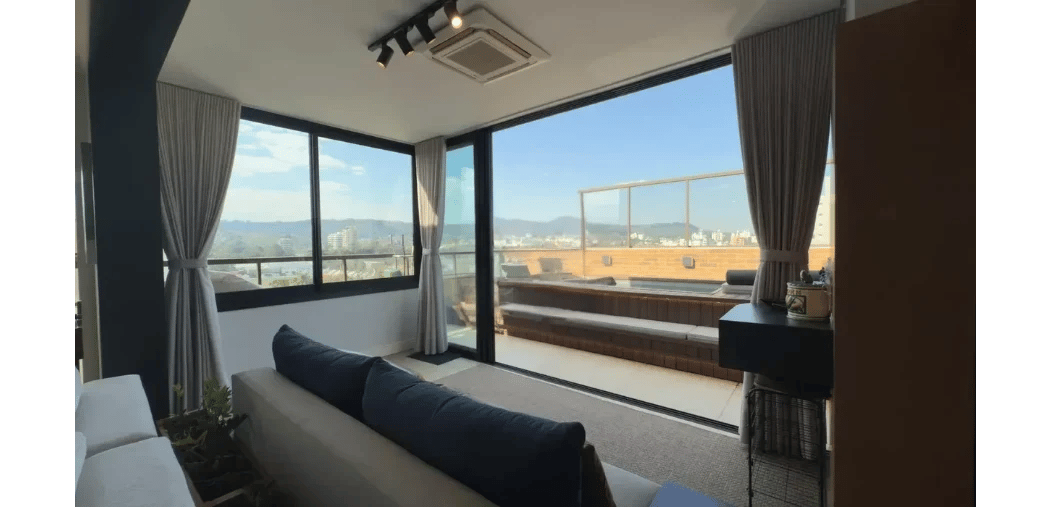 Cobertura mobiliada e plana de alto padrão com 3 dormitórios e 2 vagas de garagem - Foto 5