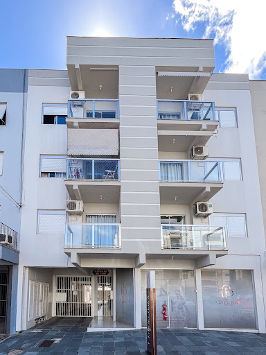 Apartamento no Centro com 2 dormitórios e sacada - Foto 17