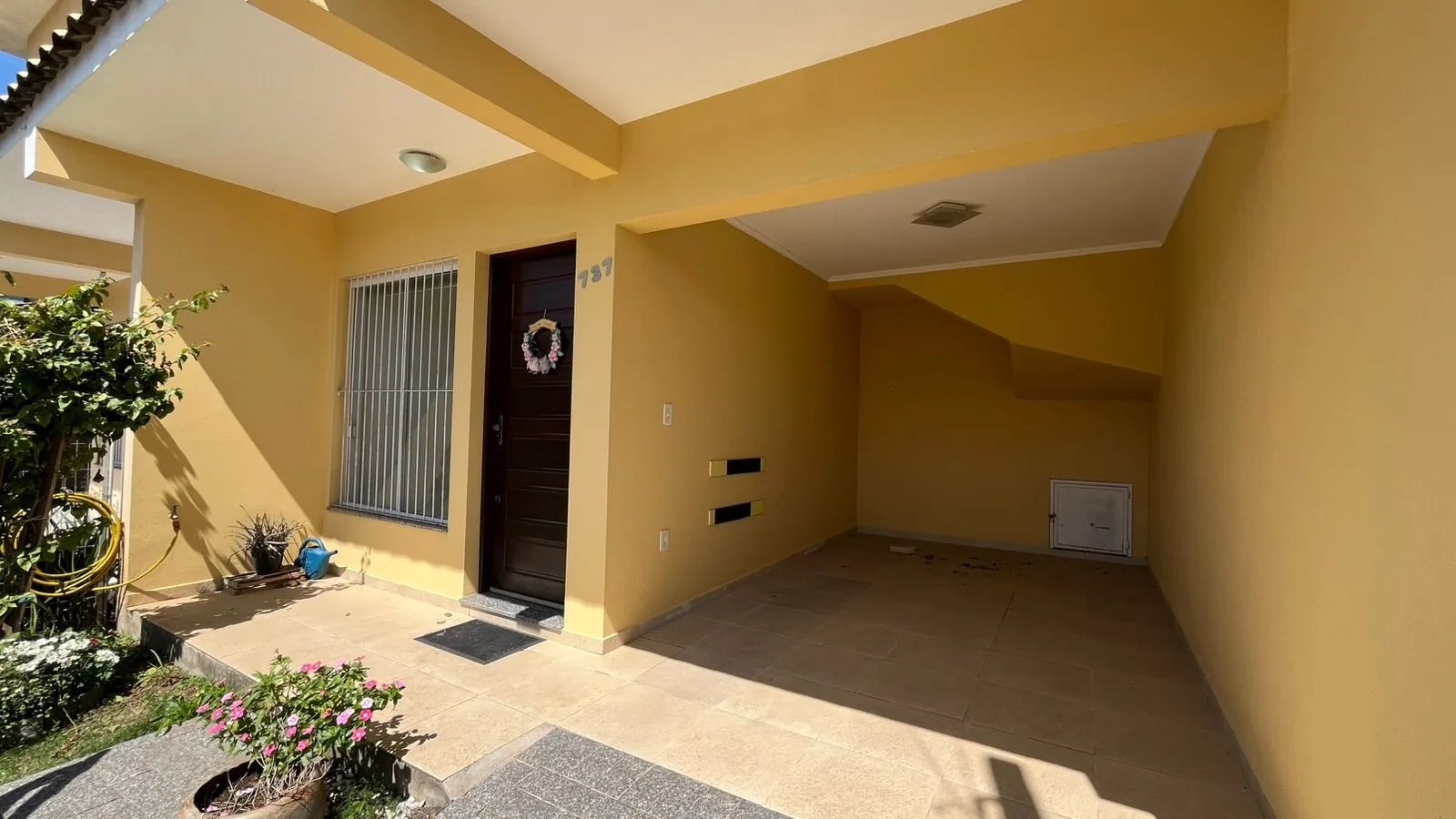 Duplex no bairro Arroio Grande com 3 dormitórios, sendo 1 suíte