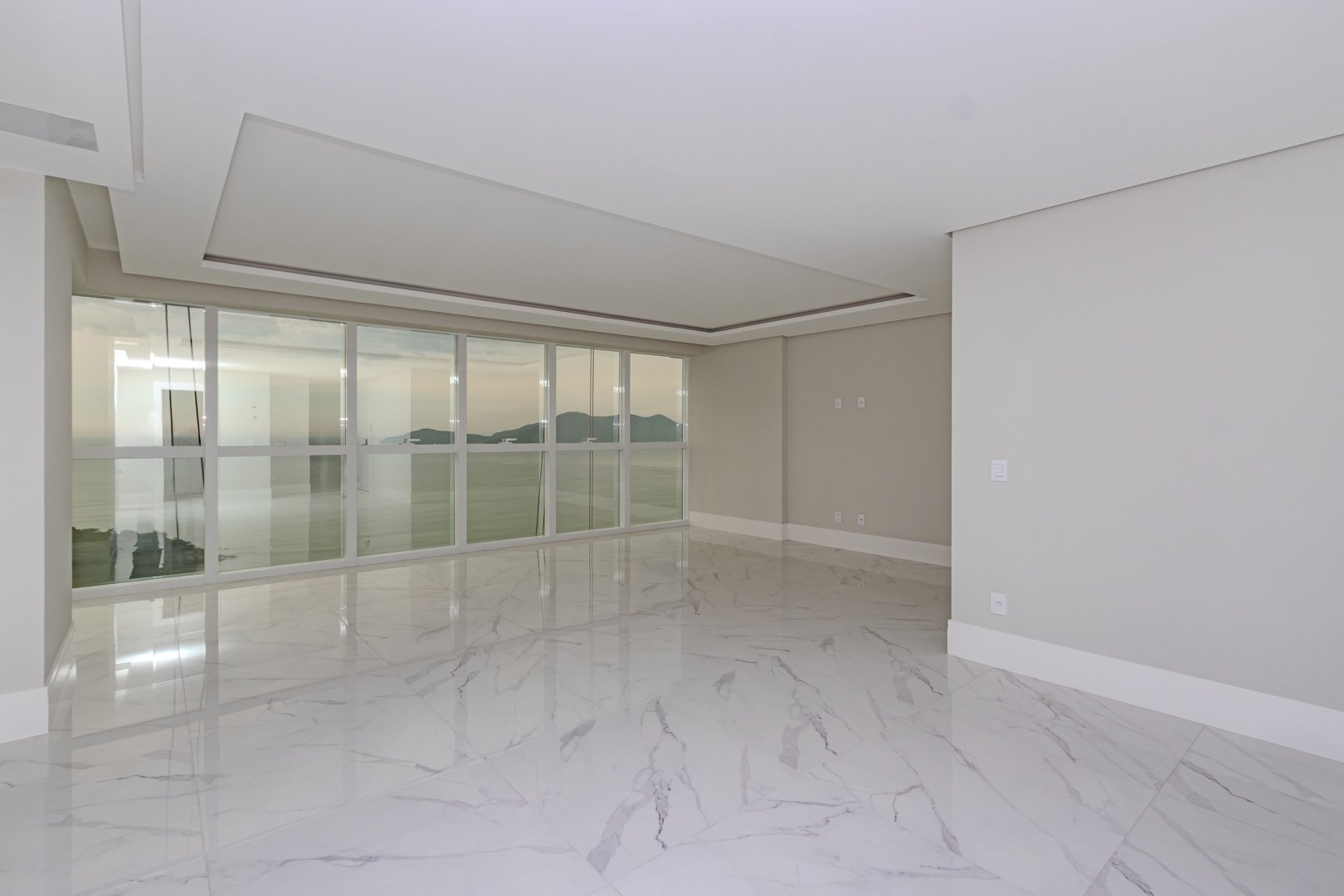 Apartamento VIsta Mar no Edifício Skyline Tower no Pioneiros à venda em Balneário Camboriú