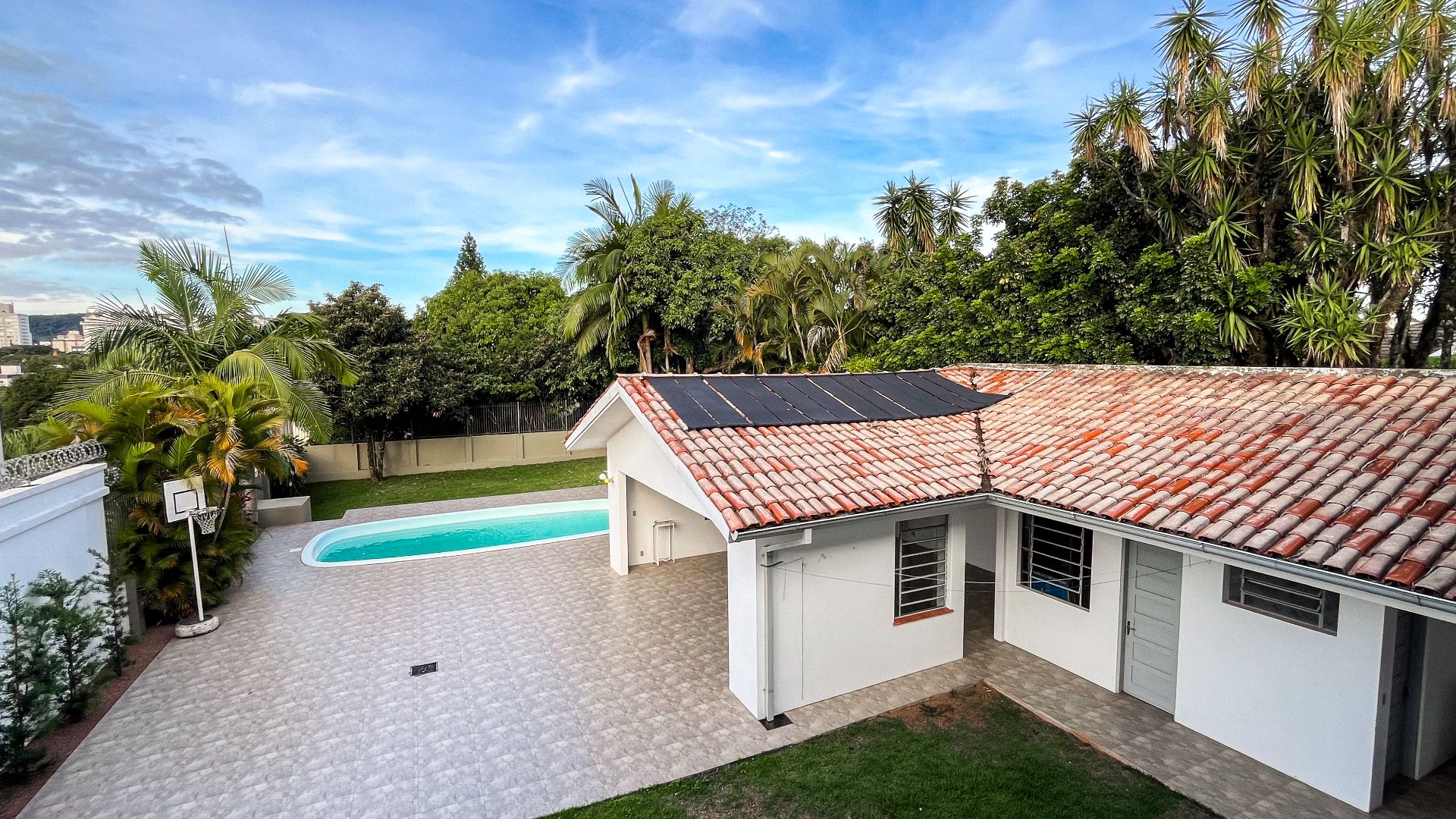 Casa no Goiás com amplo pátio com piscina e 4 dormitórios - Foto 14
