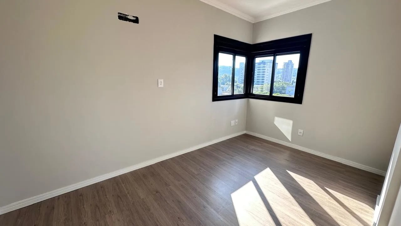 Apartamento no Centro com 2 dormitórios, sendo 1 suíte e 1 vaga de garagem. - Foto 7