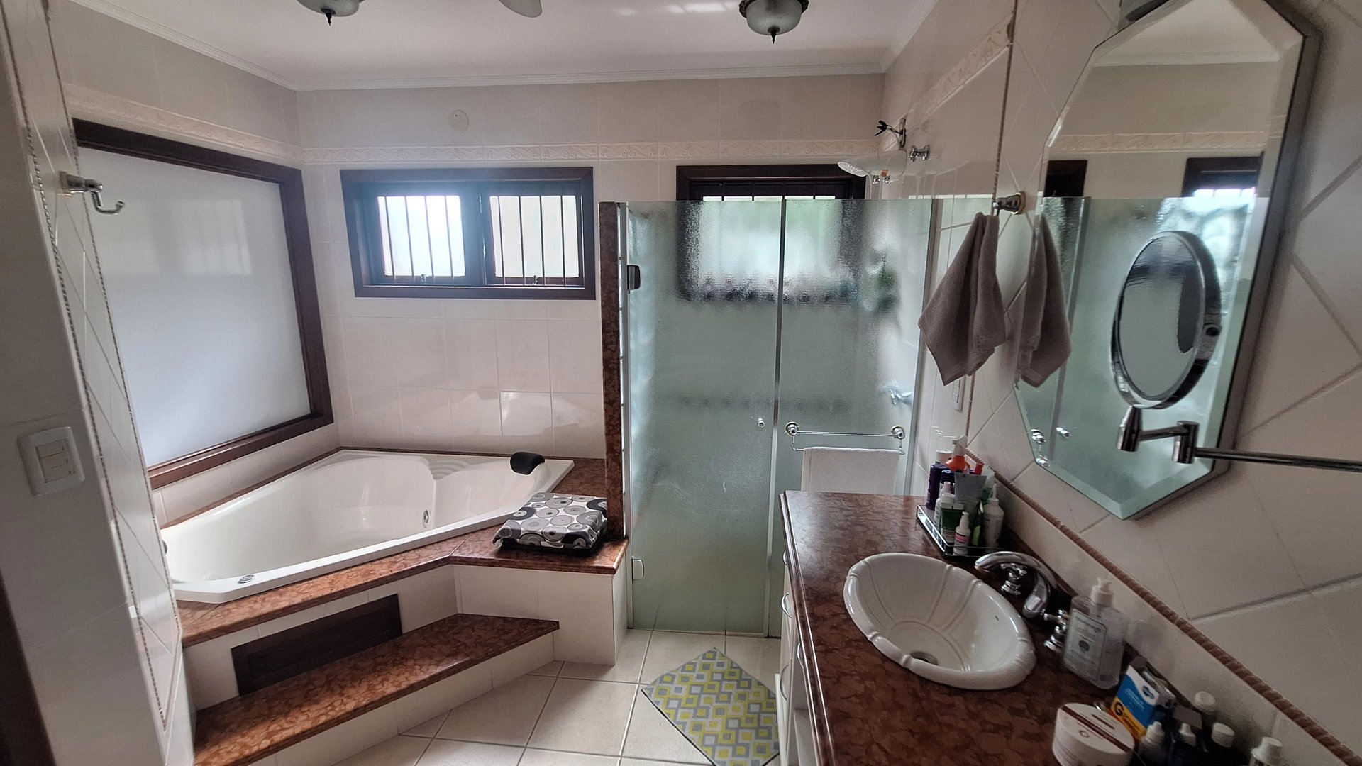 Linda casa de 4 dormitórios 3 suítes, 2 banheiros, piscina com salão de festas - Foto 20