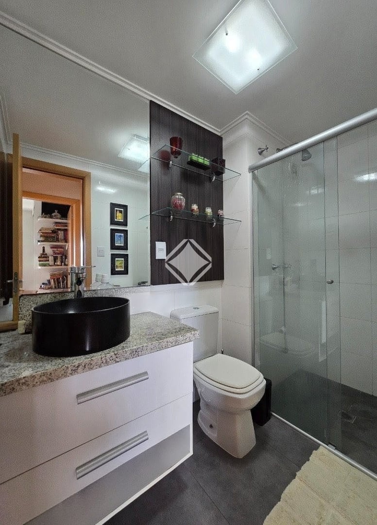 Apartamento Semi-mobiliado Com 03 Dormitórios, Vaga Dupla de Garagem no Bairro Madureira em Caxias do Sul — foto 13