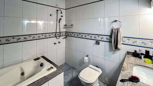 Casa no Centro com 5 dormitórios e Suíte - Foto 16