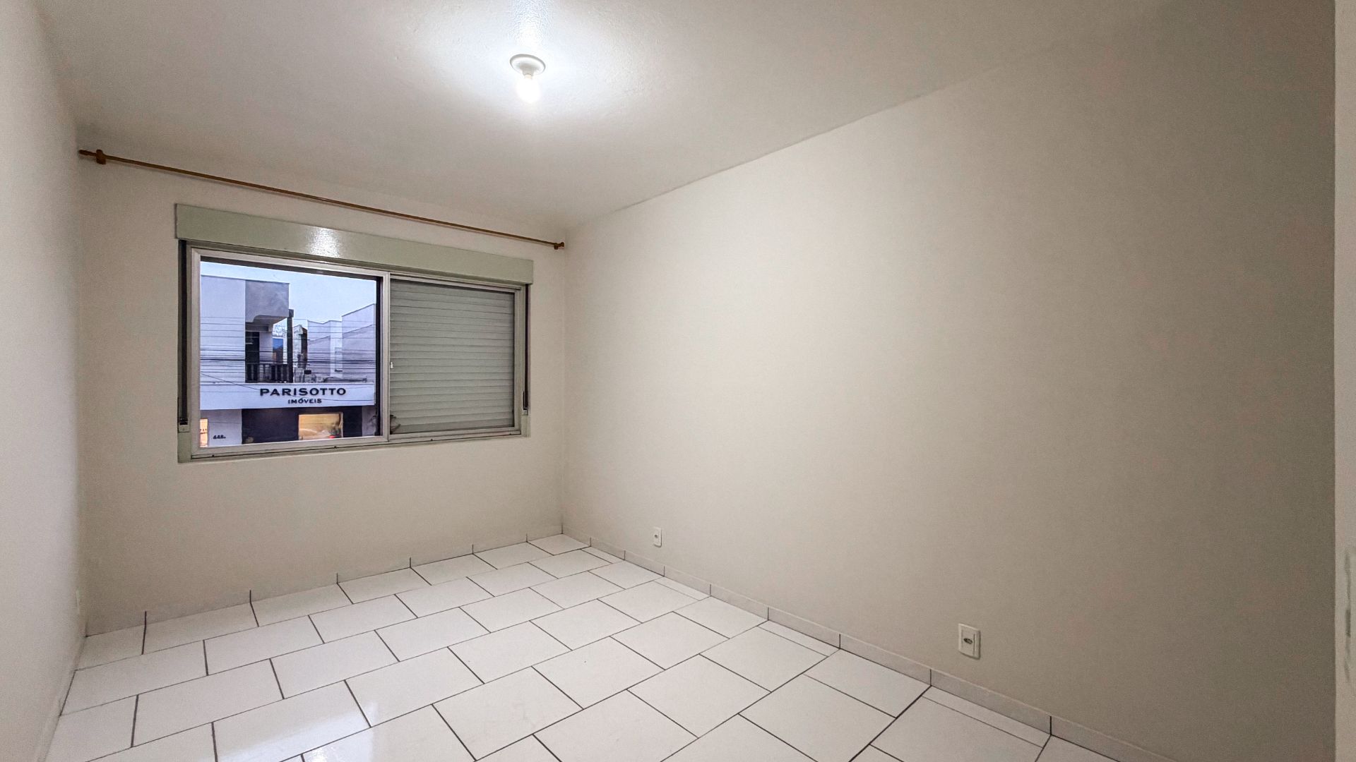 Apartamento no centro com 2 dormitórios