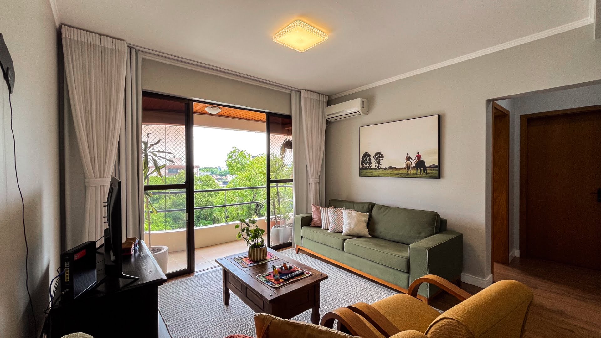 Apartamento no centro com 2 dormitórios