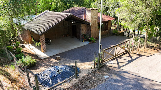 Chácara no Country com 2 dormitórios, suíte, piscina e sauna - Foto 5
