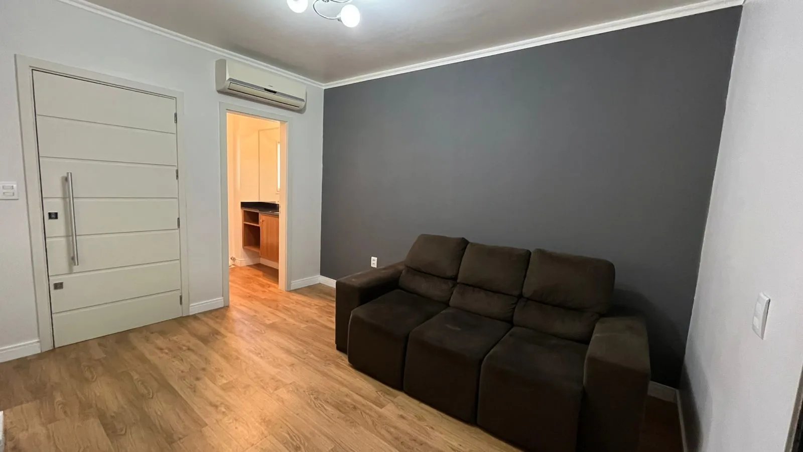 Duplex com excelente localização , 2 dormitórios com sacada - Foto 15