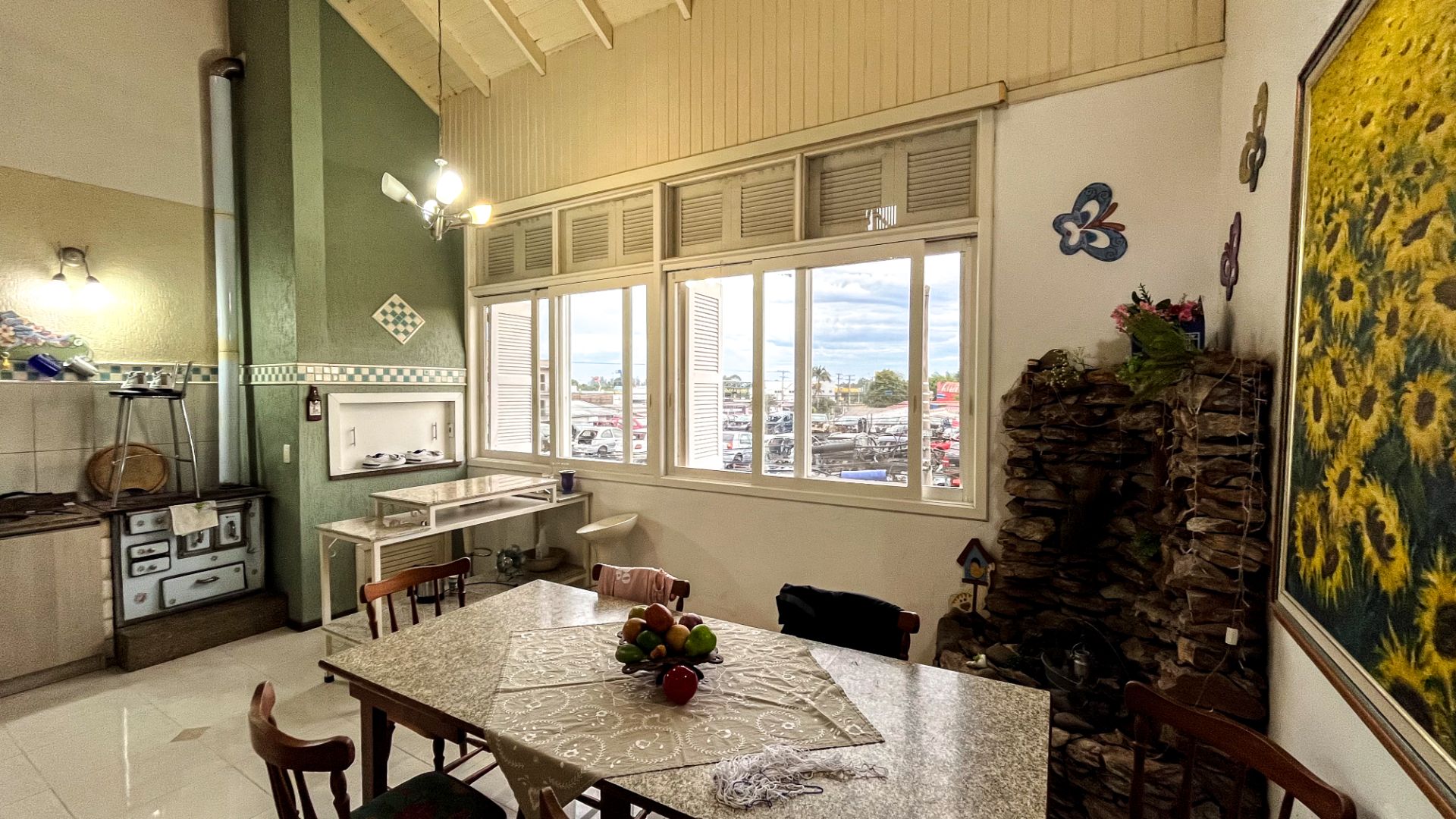 Casa no Centro com 5 dormitórios e Suíte - Foto 3