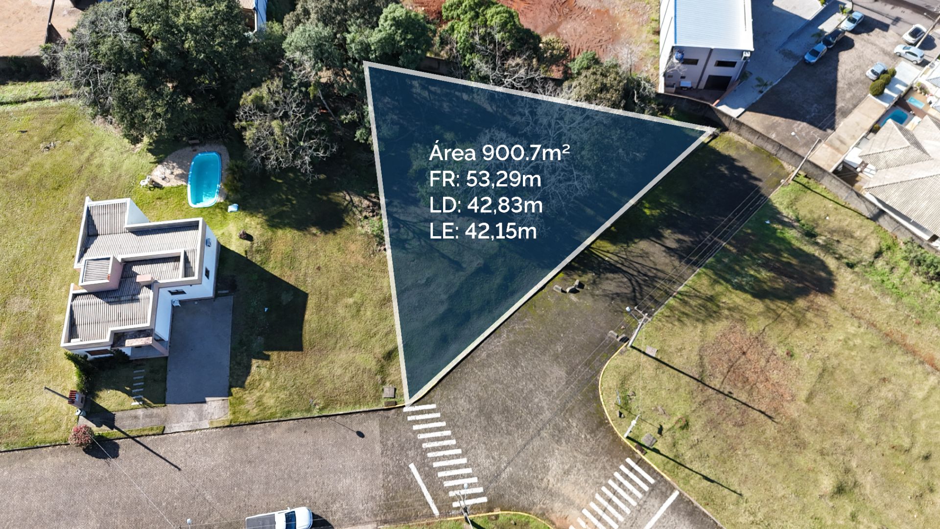 Terreno em Condomínio Residencial das Figueiras com 900 m²