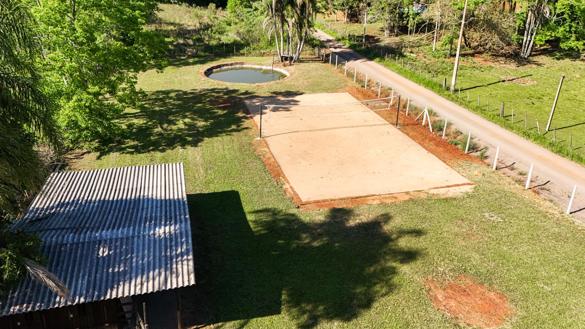 Chácara no Country com 2 dormitórios, suíte, piscina e sauna - Foto 3