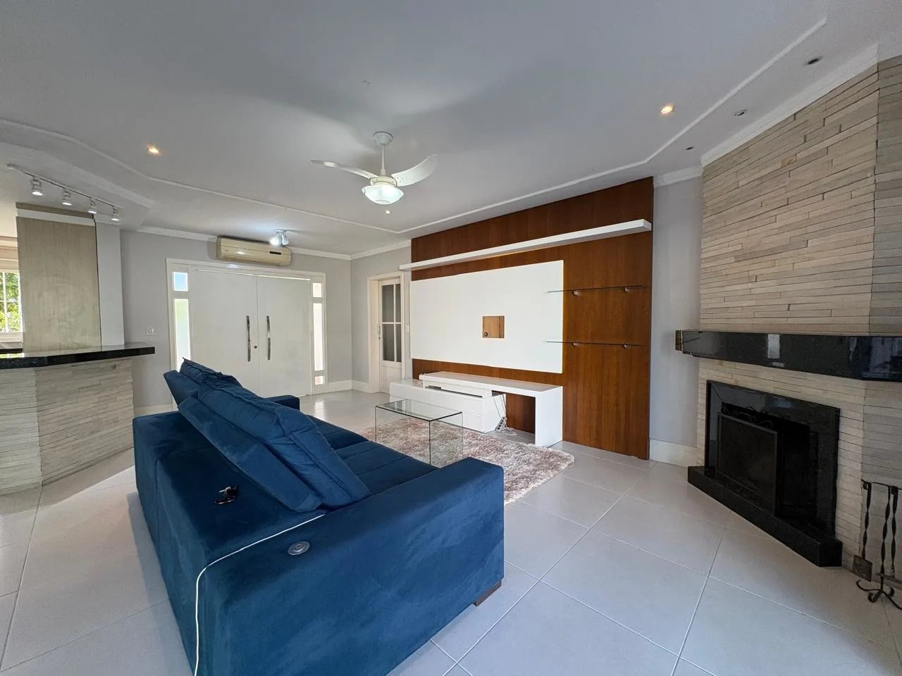 Casa Térrea de 03 Dormitórios C/ 01 Suíte, com Salão de Festas e Piscina  - Foto 5