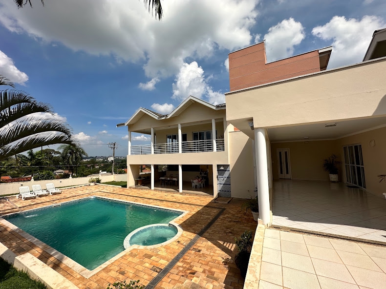 Chácara em Condomínio com 5 dorms, excelente topografia!
