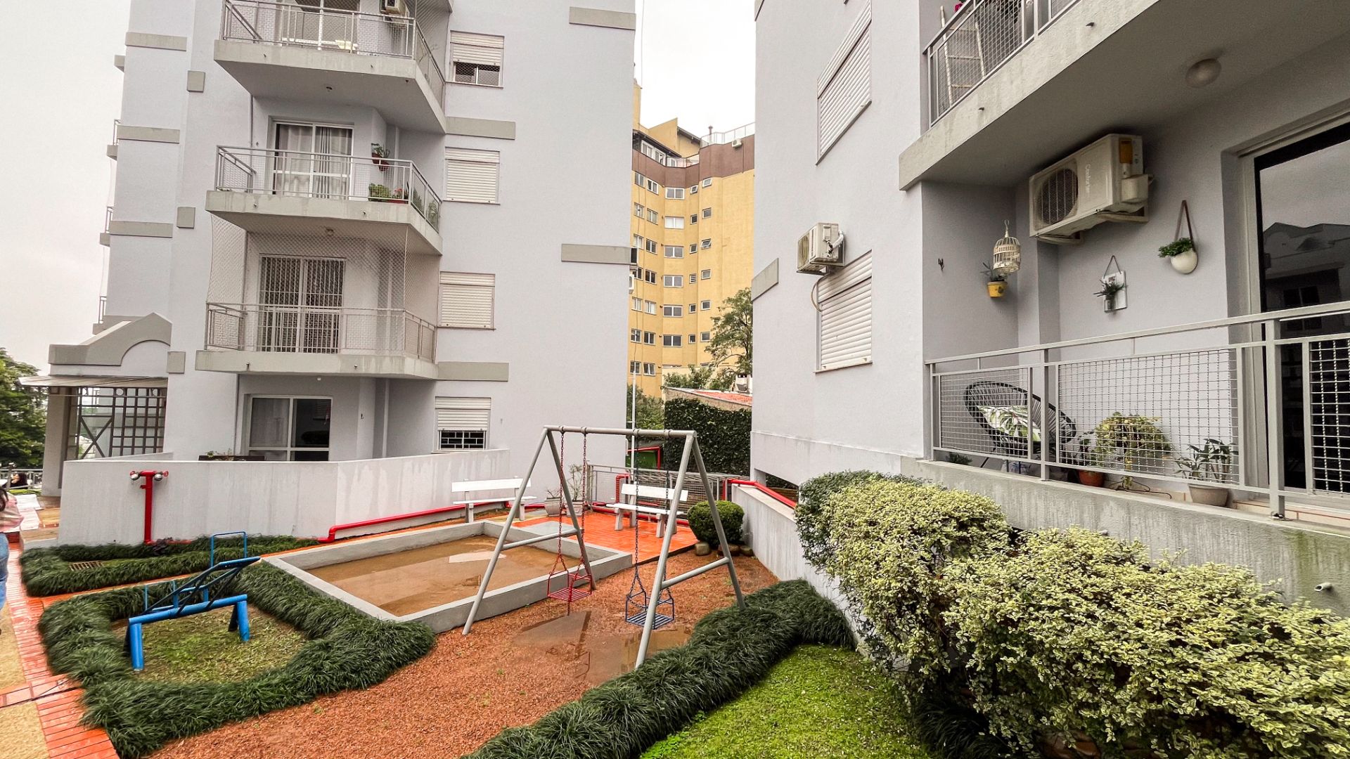 Apartamento com 2 Dormitórios no Centro - Foto 13
