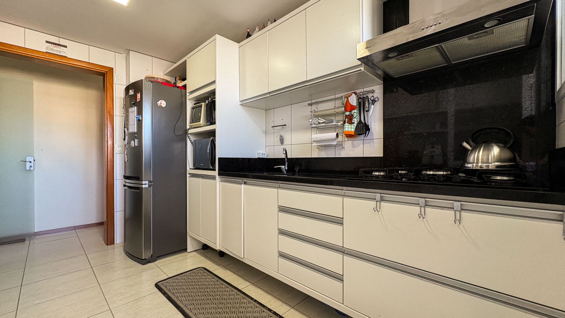Apartamento no Centro com 3 dormitórios e sacada - Foto 6