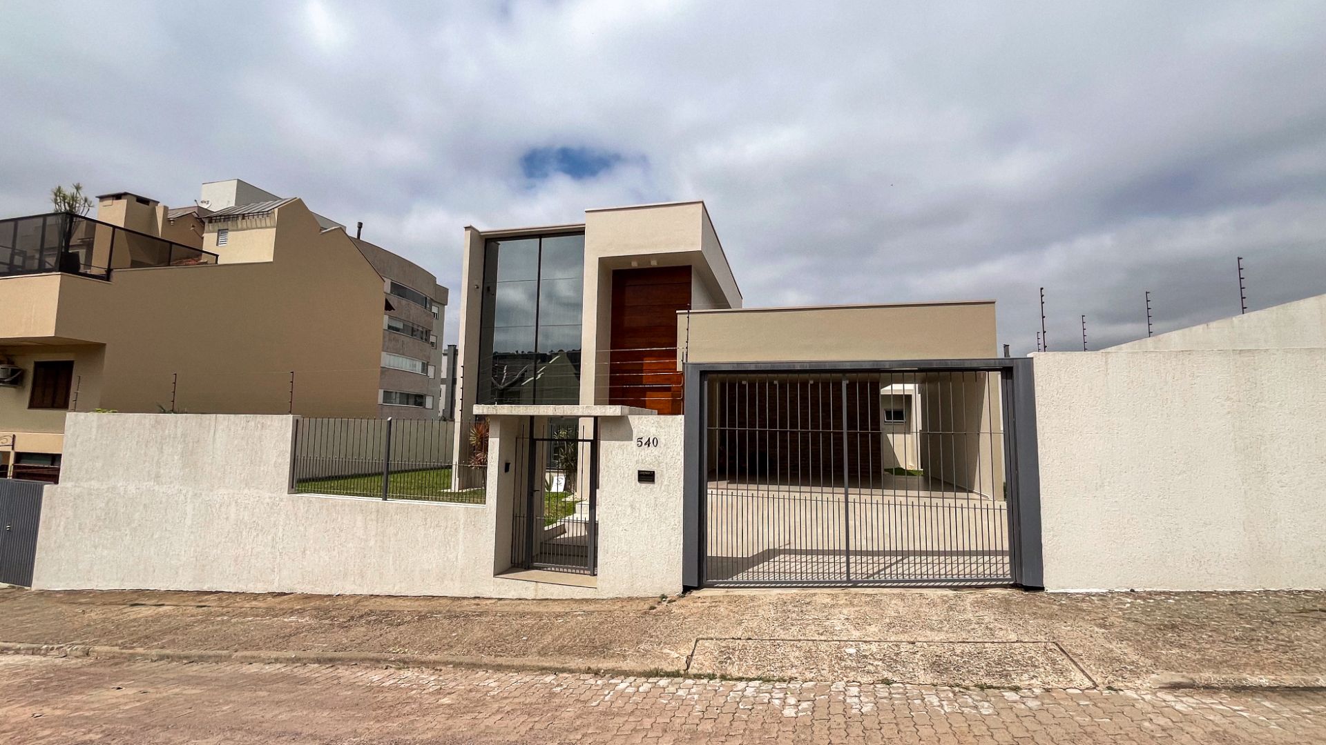 Casa no Santo Inácio com 4 dormitórios, 3 Suítes e Piscina - Foto 35