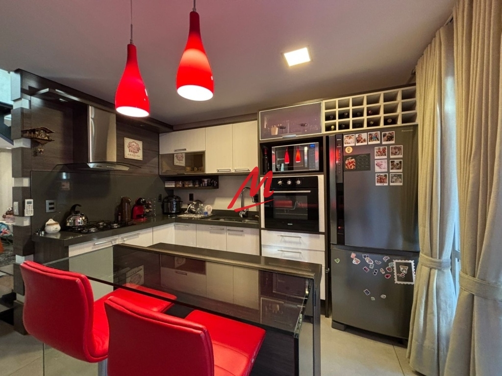 Belíssimo duplex com pátio - Foto 12