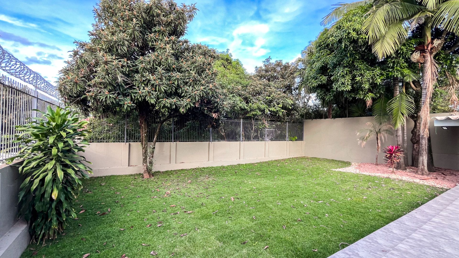 Casa no Goiás com amplo pátio com piscina e 4 dormitórios - Foto 24