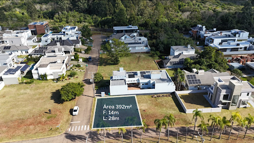 Terreno em Condomínio no Country com 392m²
