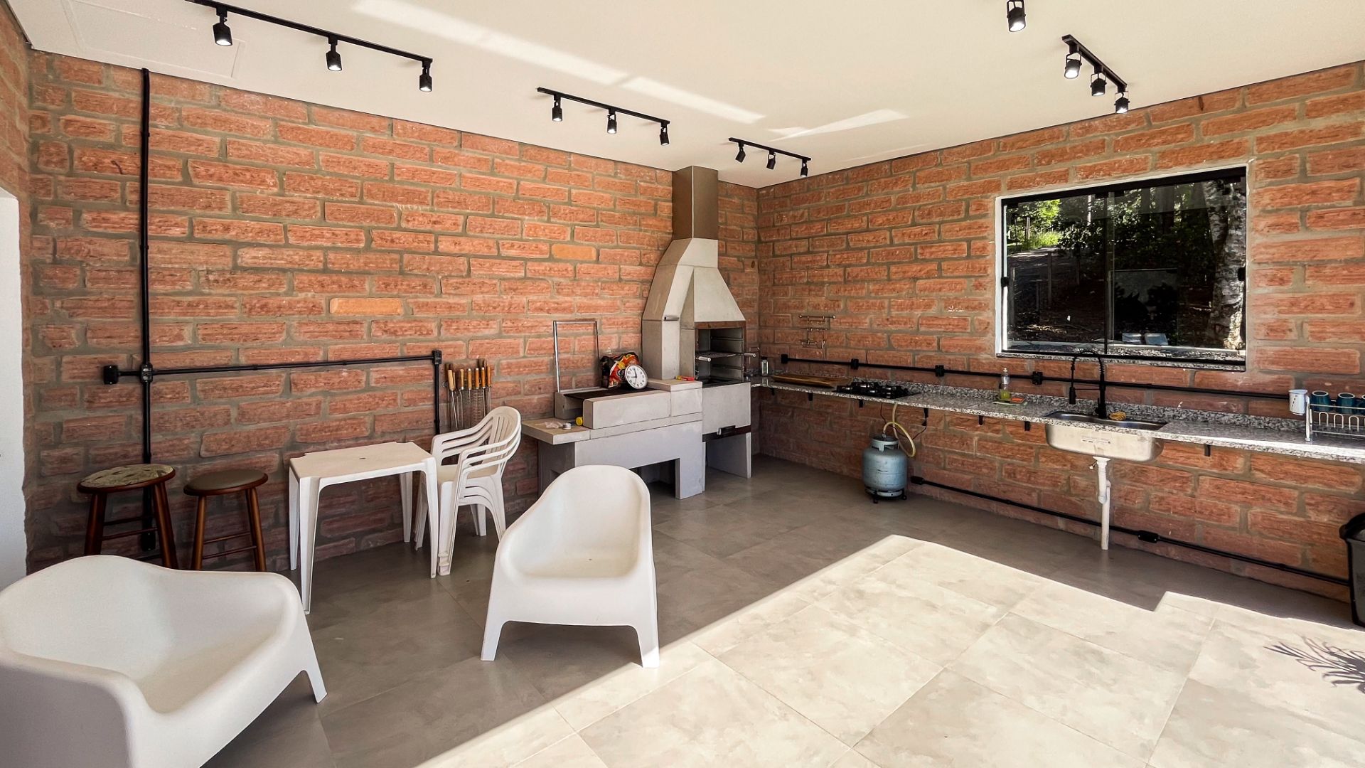 Chácara no Country com 2 dormitórios, suíte, piscina e sauna - Foto 25