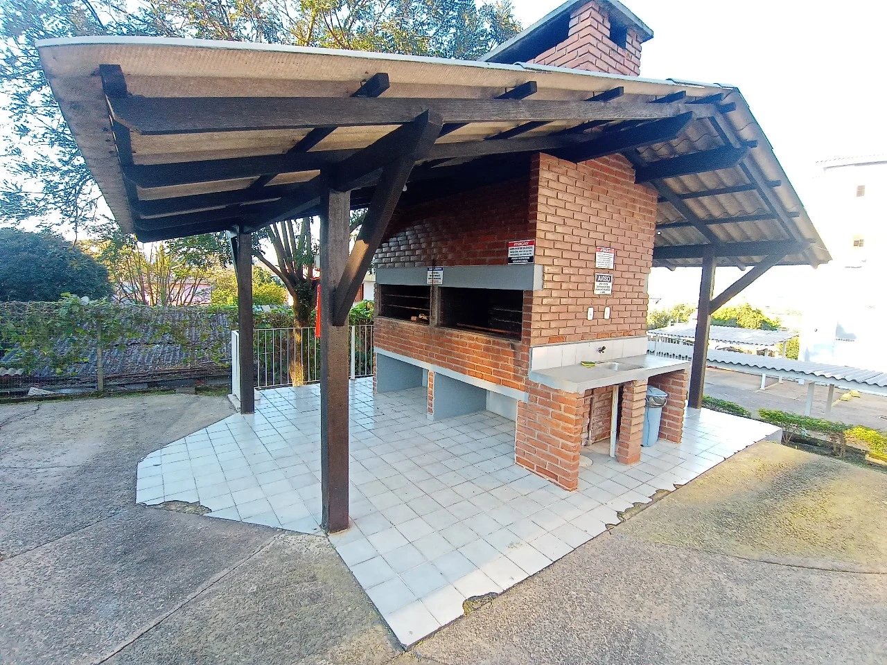 Apartamento de 3 dormitórios e garagem coberta - Foto 3