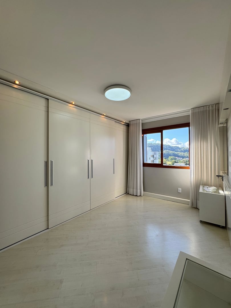 Apartamento no Centro com 3 dormitórios, sendo 1 suíte. - Foto 9