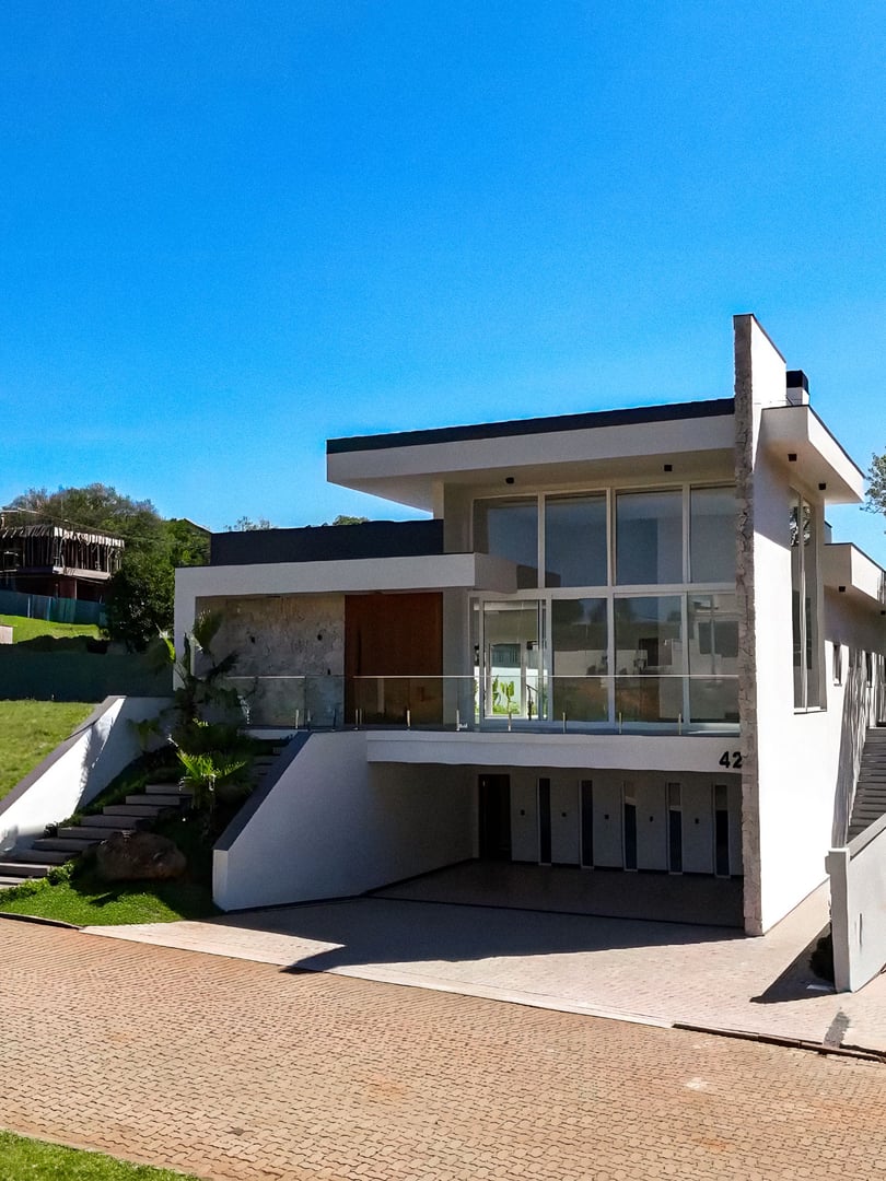Casa no Country com 3 suítes, piscina e 272m²
