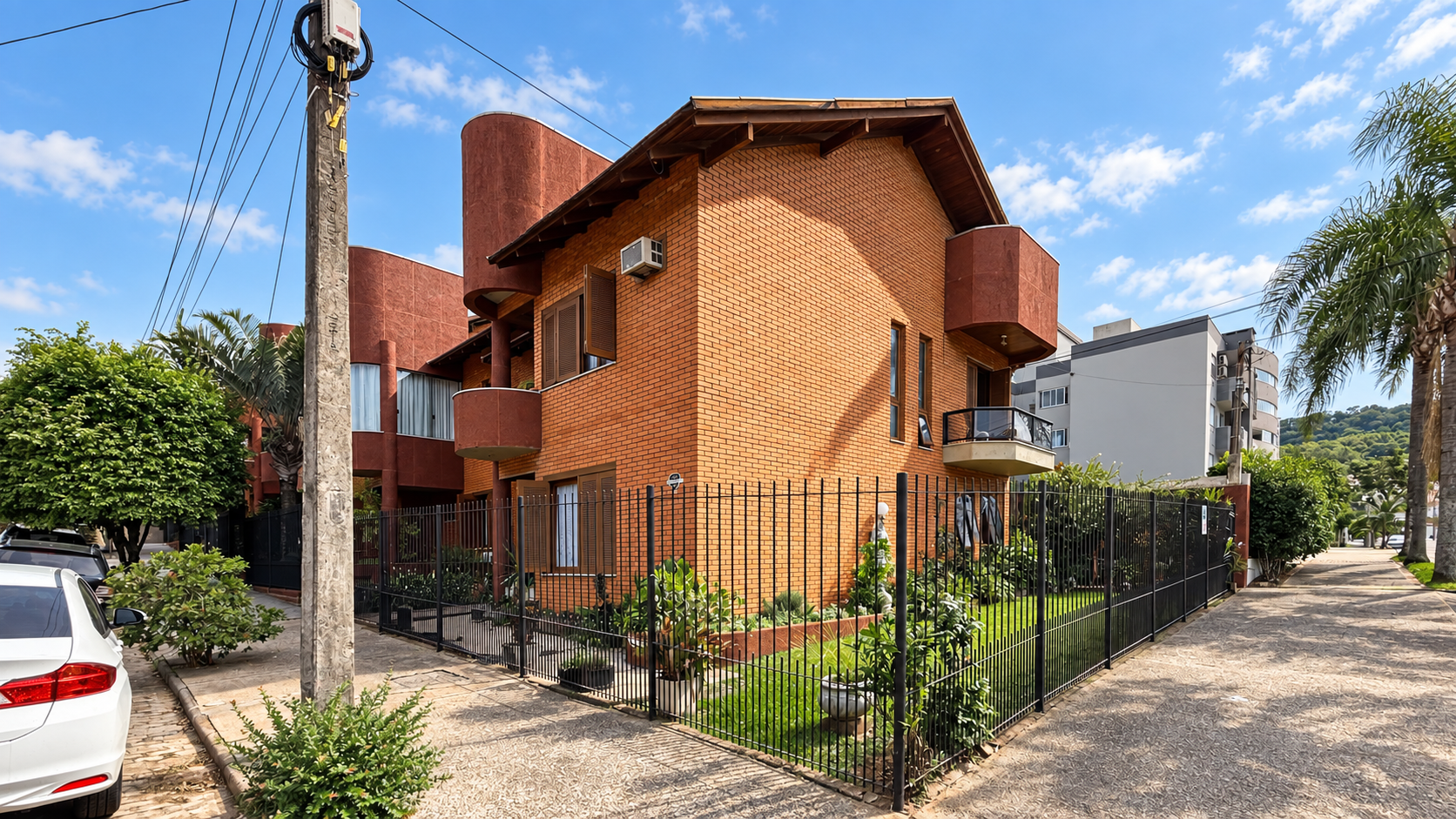 Duplex no Santo Inácio com 3 dormitórios e pátio amplo