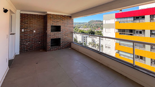 Apartamento Centro com 2 Dormitórios, suíte e Sacada Ampla.