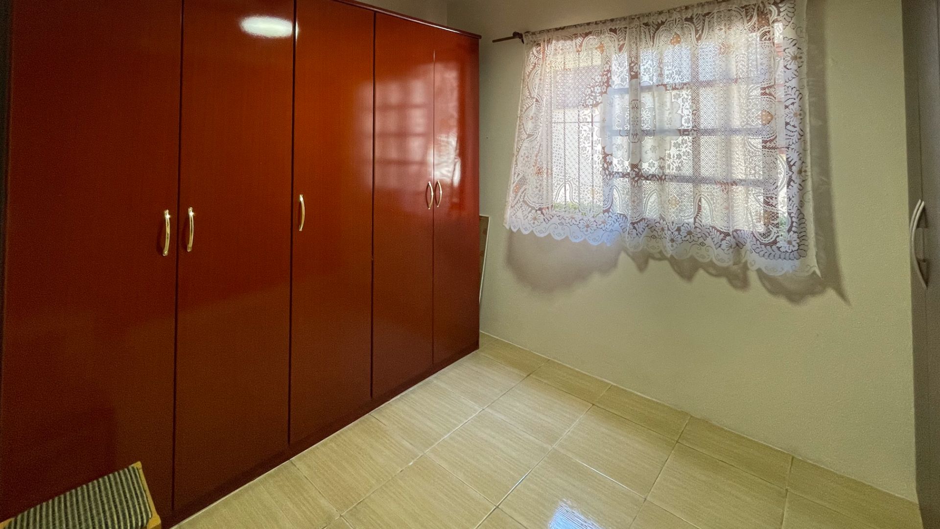 Casa no Goiás com 3 dormitórios e amplo pátio - Foto 13