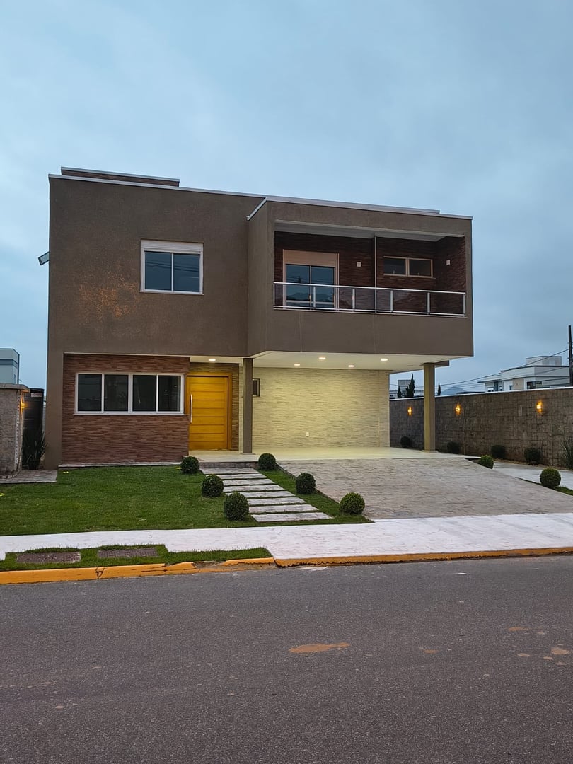 Casa á venda no Condomínio Caledônia