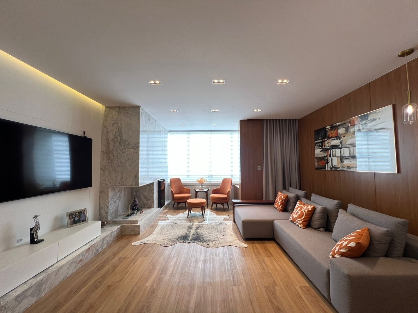 COBERTURA NO CENTRO COM 03 SUÍTES E PISCINA