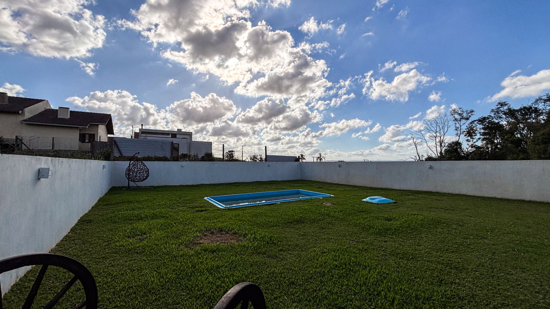 Casa plana  com 3 dorm 1 suíte amplo pátio com piscina - Foto 3