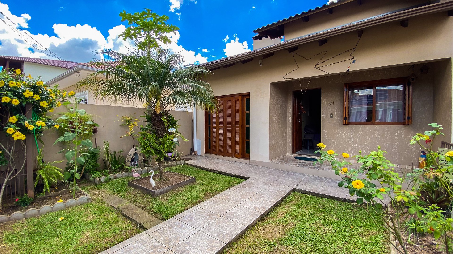 Casa no bairro Ana Nery com 3 dormitórios