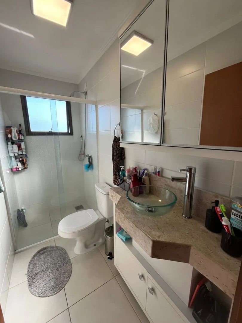 Apartamento semimobiliado no Centro com 2 dormitórios, sendo 1 suíte com ótima vista para o pôr do sol. - Foto 11