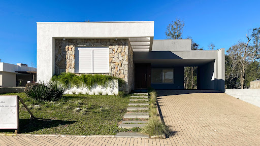 Casa no Condomínio Figueiras com 3 dormitórios e pátio