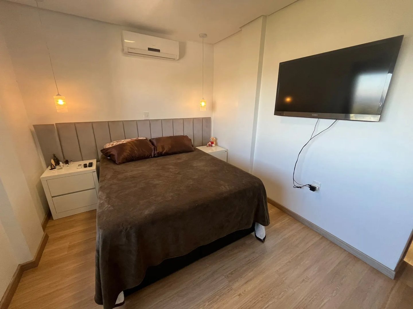 Apartamento semimobiliado no Centro com 2 dormitórios, sendo 1 suíte com ótima vista para o pôr do sol. - Foto 8