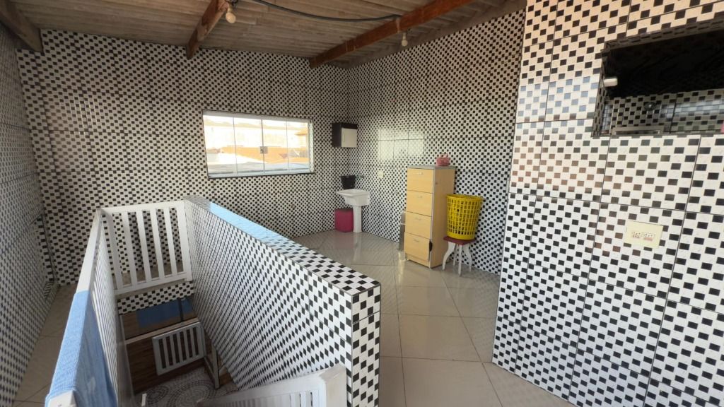 Casa Ampla com Piscina, Área Gourmet e Garagem para 6 Carros — foto 27