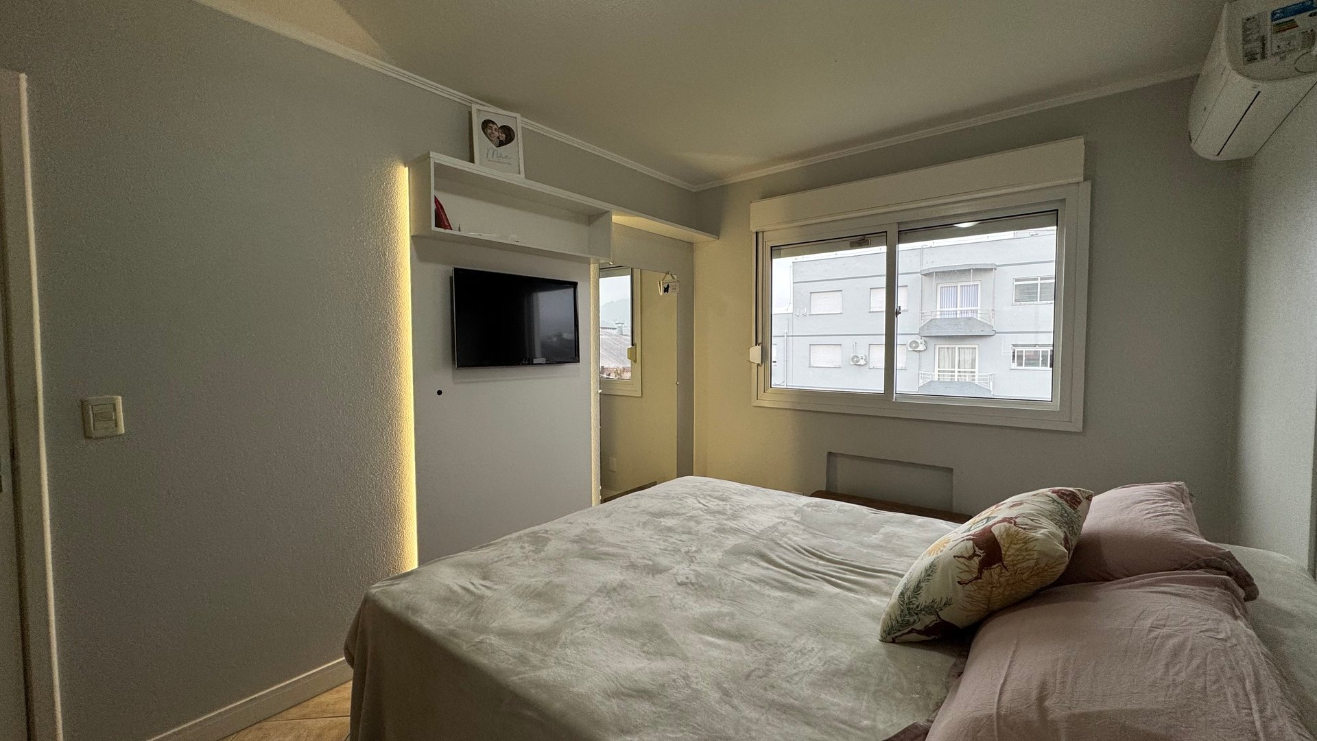 Apartamento de 2 dormitórios semi mobiliado - Foto 13